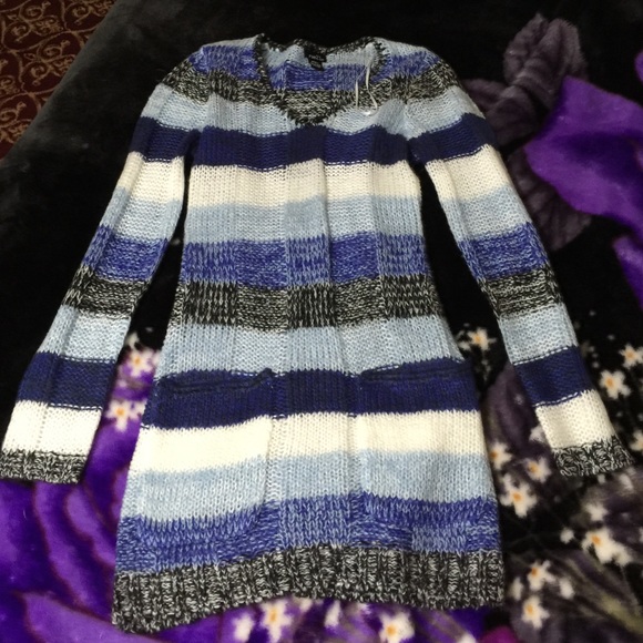 A cute top which would look stunning with tights! - Picture 1 of 2