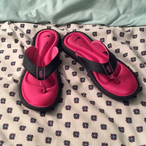 Nike memory foam flip flops