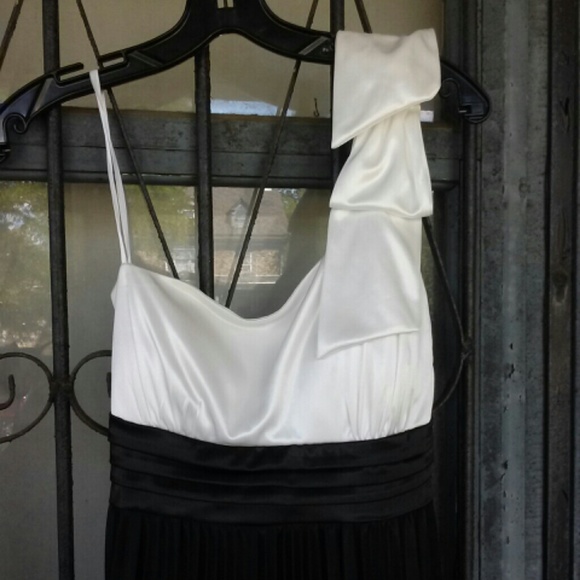 The perfect wedding dress - Picture 2 of 4