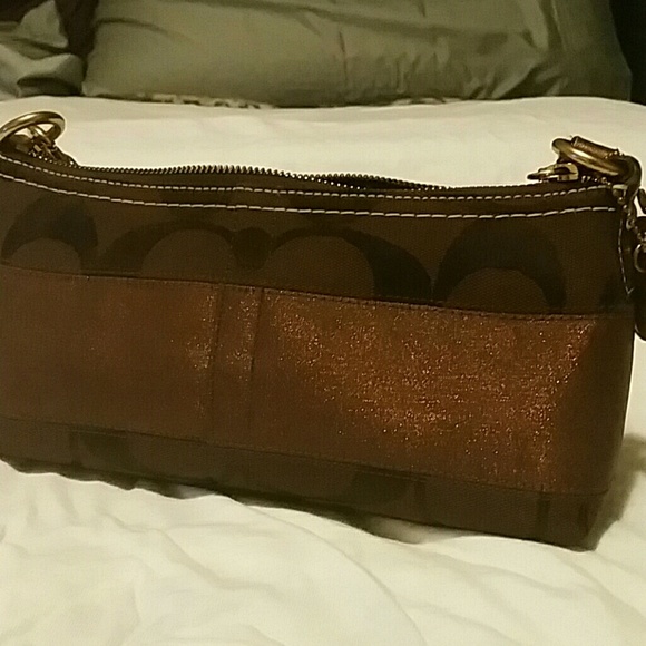 A coach purse - Picture 2 of 3