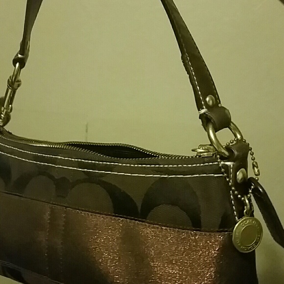A coach purse - Picture 3 of 3