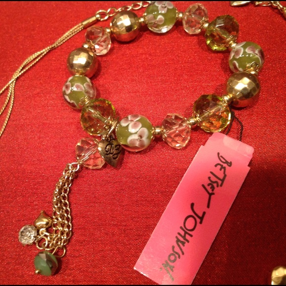 Betsy Johnson multi-row Necklace, flowery bracelet - Picture 3 of 4