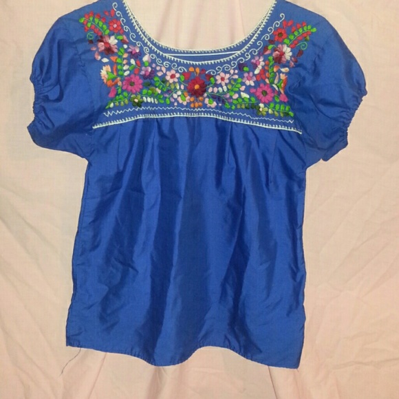 Embroidered floral Mexican shirt, sz M