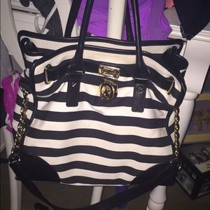 selling this used Michael Kors bag