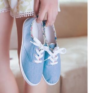Chambray floral sneakers 8.5