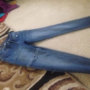 Distressed skinny jeans