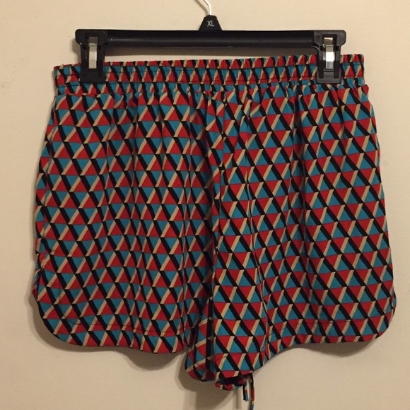 Patterned Shorts - Picture 2 of 3