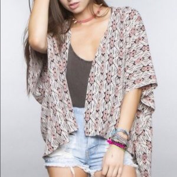 Brandy Melville Outerwear - Brandy Melville Aztec kimono