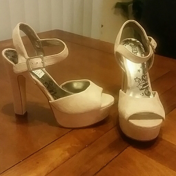 Suede platform shoes