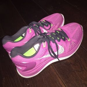 purple/pink nike tennis shoes