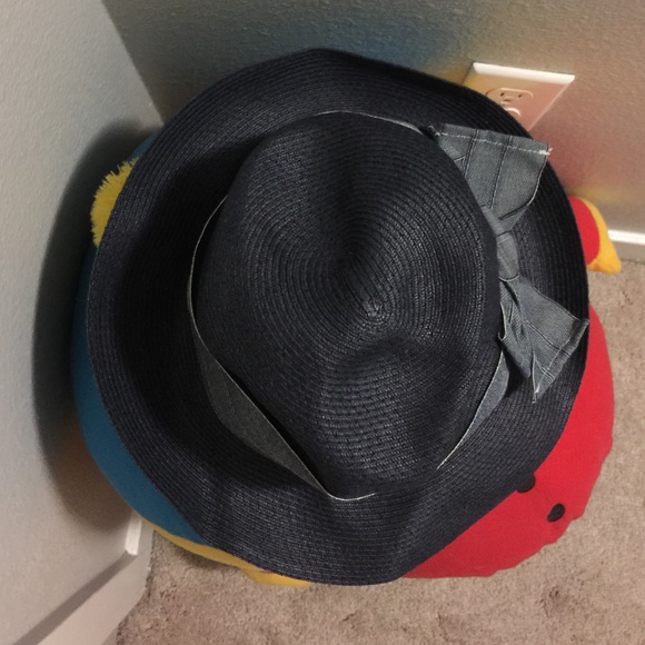 Hat - Picture 2 of 4