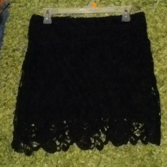 Black floral lace pencil skirt