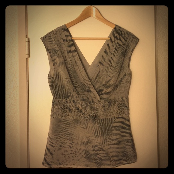 Banana republic V neck top