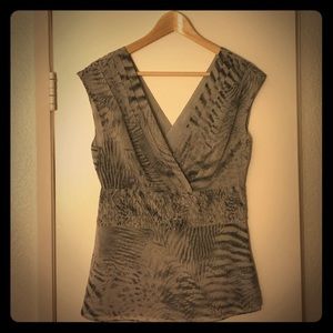 Banana republic V neck top