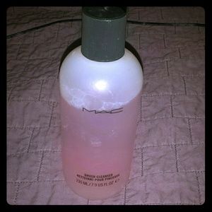 MAC Brush Cleanser !