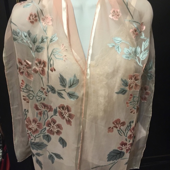 💕SOFT FLOWERED PEACH SCARF💕 - Picture 2 of 2