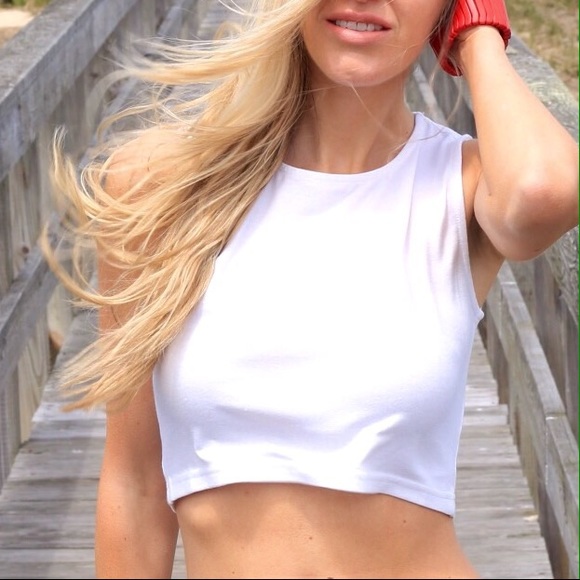 SOLD Perfect White Crop Top - Picture 3 of 4