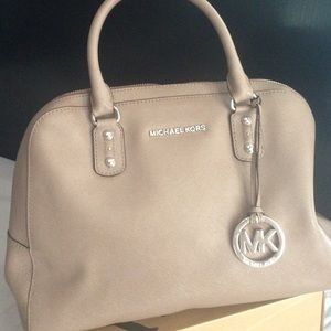 AUTHENTIC Michael Kors med. HARPER Satchel