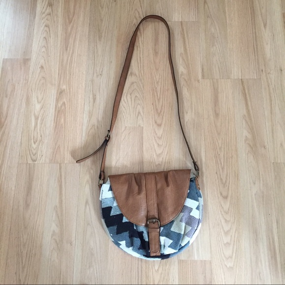 American Eagle Outfitters Handbags - American Eagle cross body purse