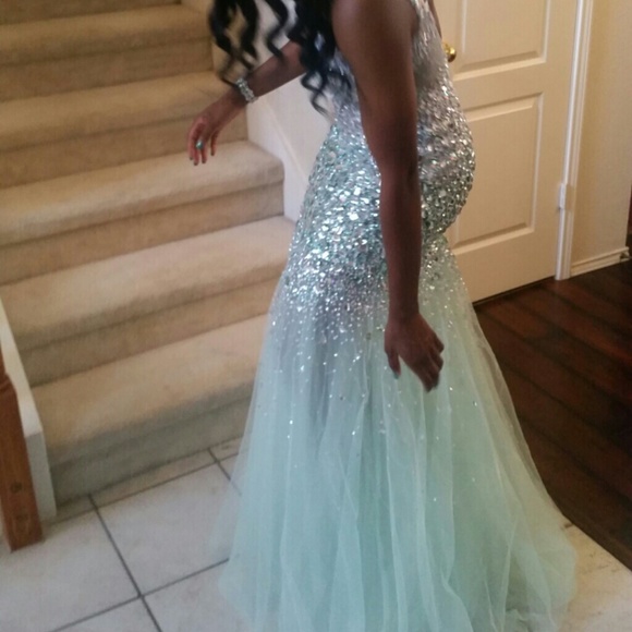 A prom dress - Picture 4 of 4