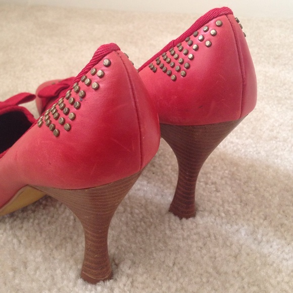 Linea Paola Red Leather Heels with Bowed Front - Picture 2 of 4
