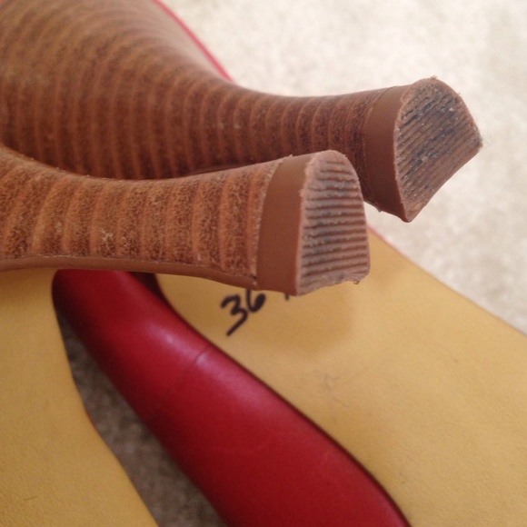 Linea Paola Red Leather Heels with Bowed Front - Picture 3 of 4