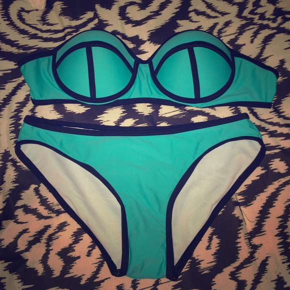 Trendy Bikini.