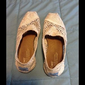 Toms white lace