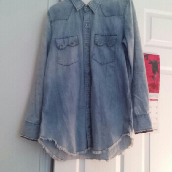 Vintage styled button up