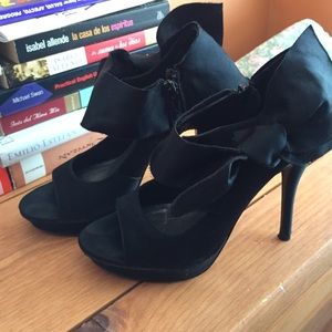 Black heels size 7