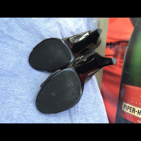 SOLD Michael Kors platform sandals size 9 - Picture 3 of 4