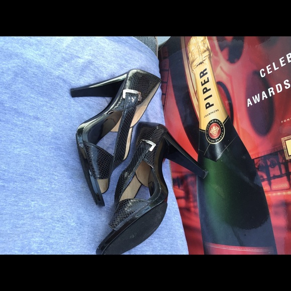 SOLD Michael Kors platform sandals size 9 - Picture 4 of 4