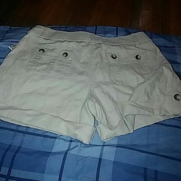 Lot of 3 ! Cuffed Khaki Shorts, Top & Wedges - Picture 4 of 4