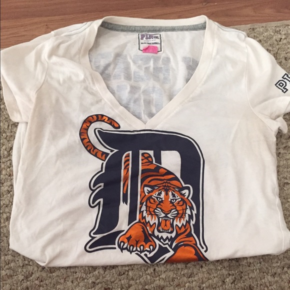 🚫sold🚫 Vs pink Detroit Tigers shirt