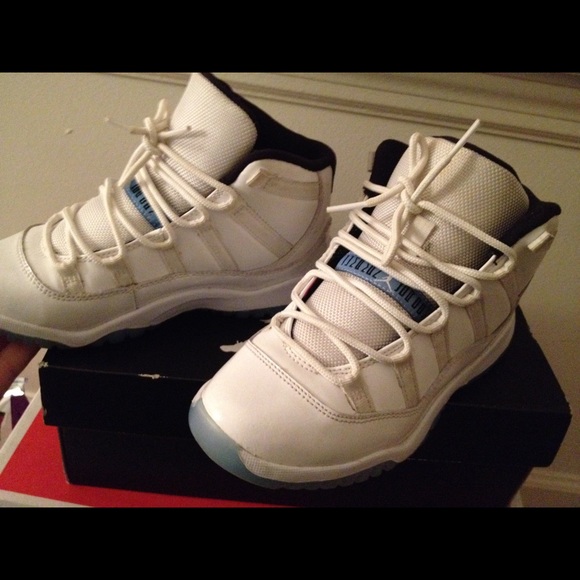 LEGEND BLUE 11's SIZE 2: (PAY P a l 70$)
