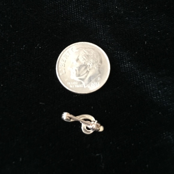 Mini Mini Cleft Pin 🎼 - Picture 2 of 3