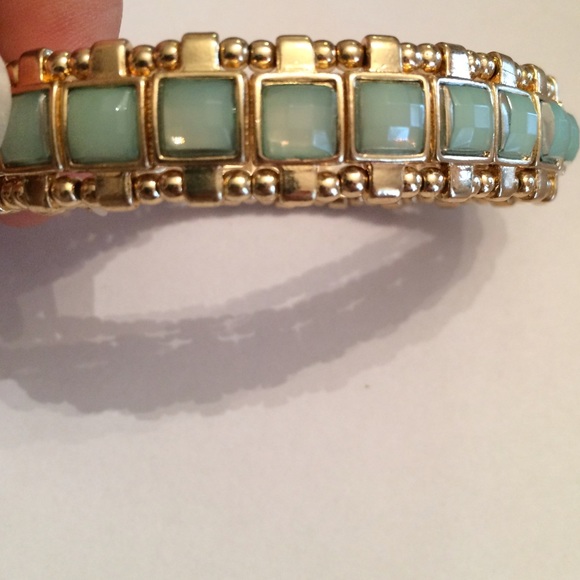 Brand new blue bead bracelet