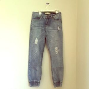 Sporty cotton on jeans