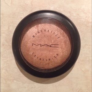 MAC Mineralize Skinfinish in Soft & Gentle