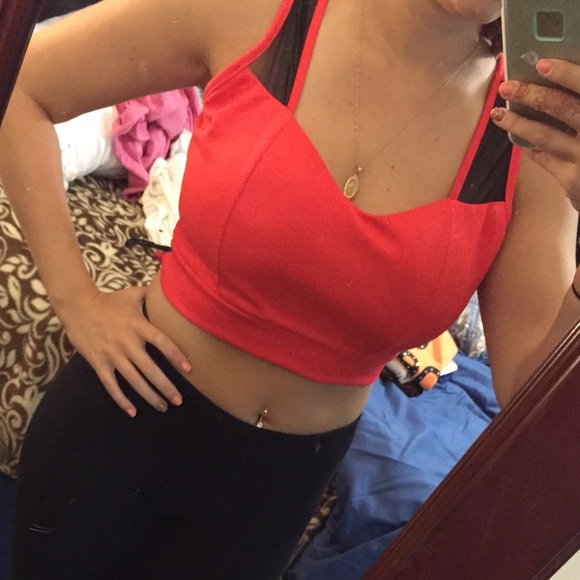 Red crop top - Picture 3 of 4