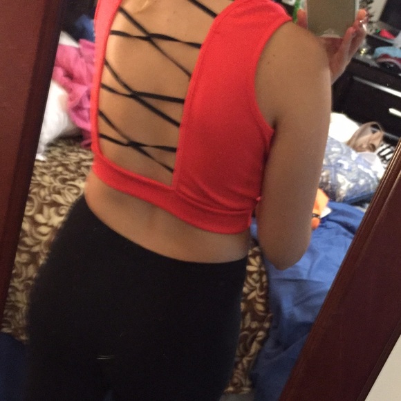 Red crop top - Picture 4 of 4