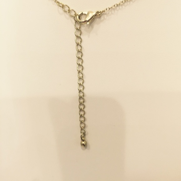 Brand new necklace in coral and burgundy with gold - Picture 3 of 4