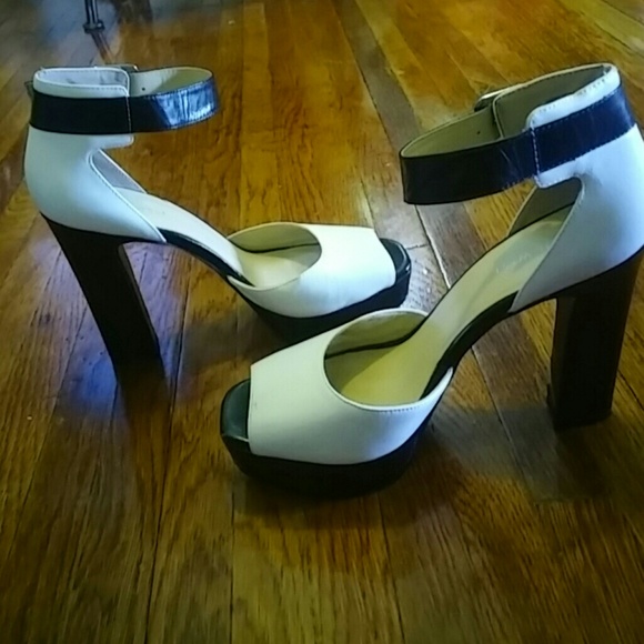 Nine West Color Block Heels *Black/White* - Picture 4 of 4