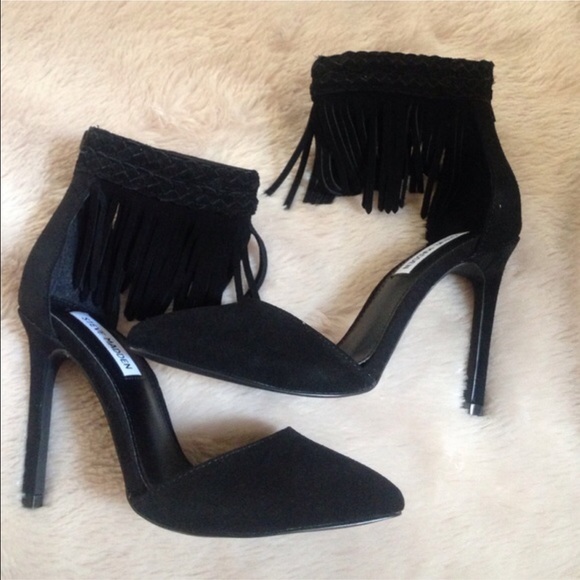 Steve Madden Shoes - 💥SALE💥Steve Madden Fringed Pumps