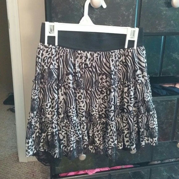 Black and white leapord/cheetah print skirt