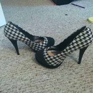 Black and white printed shoes