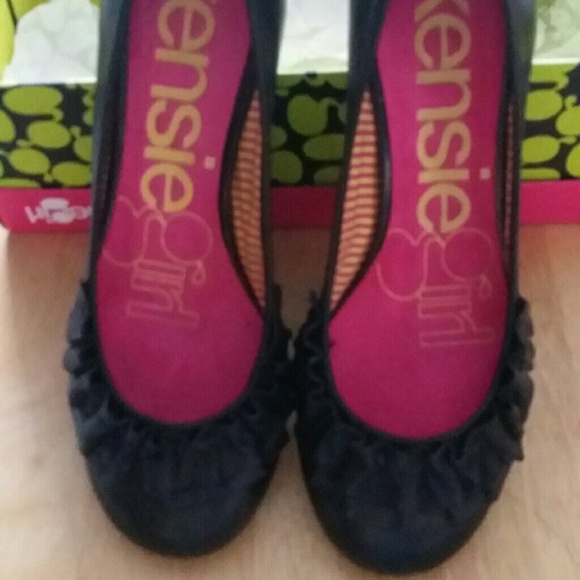 **Price Dropped** Kensie low heel size 7 pump