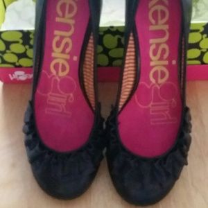 **Price Dropped** Kensie low heel size 7 pump