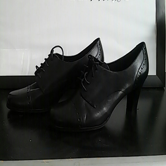 9.5 ETIENNE AIGNER SHOES - Picture 1 of 1