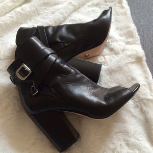 Vince Camuto signature open tote bootie
